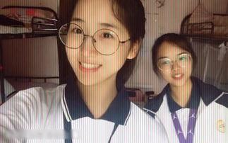 校服妹抖音吃瓜,揭秘校园生活那些事儿