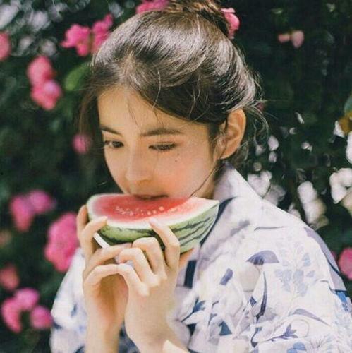 真人吃瓜头像,揭秘网络红人的“瓜田”生活