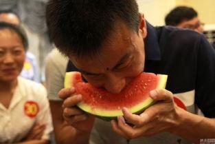 江苏吃瓜情侣,揭秘背后的甜蜜与争议