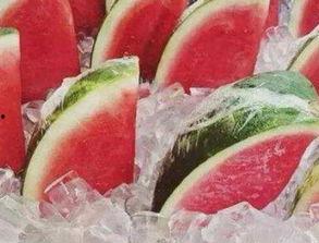 老人吃冰瓜,老人如何享受冰瓜美食